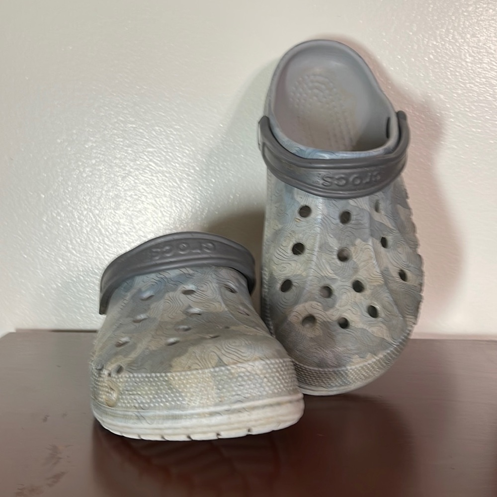 CROCS  grey camo with typography lines
